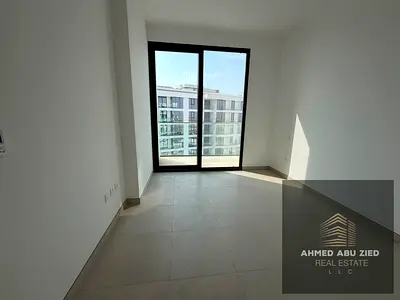 شقة غرفة وصالة للإيجار مدينة أجمل مكان الحمرية بـ 53,000 درهم | إطلالة بحرية وباركنج ومسبح وجيم ومطبخ أمريكي وخزائن وبلكونة وتأمين كاش