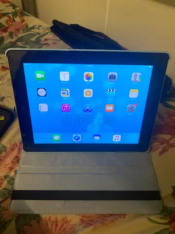 Apple iPad 4 with Smart Cover - Good Working Condition
