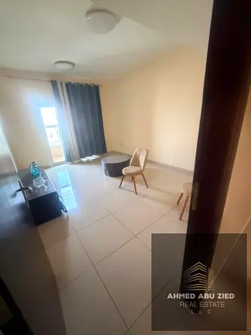 Master room, large lounge, wall cabinets, balcony, open view, spacious kitchen, 2 bathrooms, high-end finishing, gym, central air conditioning, centra