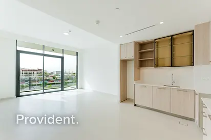 Luxury 1BR | Golf Course | Prime Location