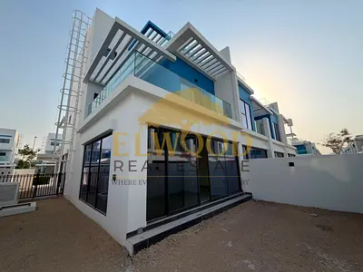 Luxury 5BR + Maid Townhouse | Corner units