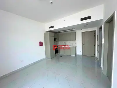 Chiller Free| New| Hot Location| Fitted Kitchen