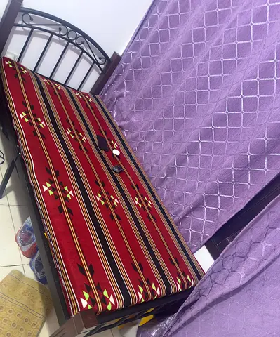 Single metal frame bed with mattress - good condition