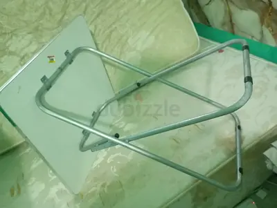 Foldable metal table