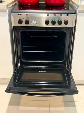 Electric Cooker with Ceramic Hob and Integrated Oven