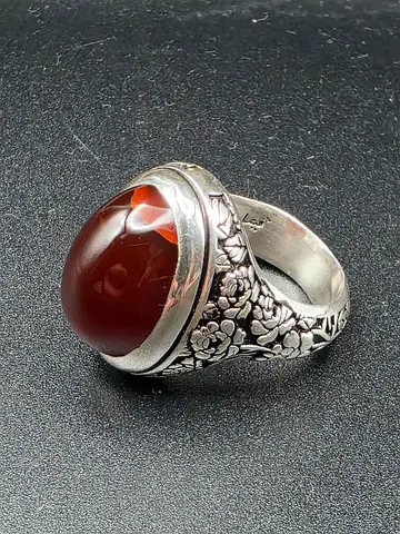 Silver Ring with Cherry Aqeeq - عقيق كرزي يماني مزعفر صياغه فيصل