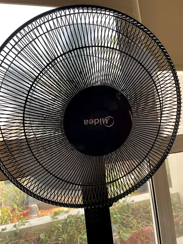 Midea Black Pedestal Fan with remote