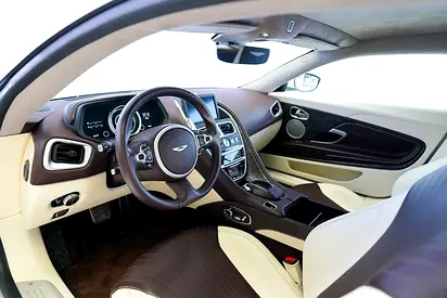 2019 Aston Martin DB11 缩略图 8