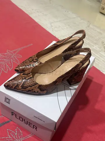 Celeste Women's Snakeskin Print Slingback Block Heels – Pointed Toe (Excellent Condition)