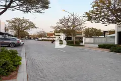 3Bed Townhouse Bright Spacious |Private Balcony
