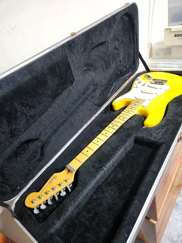 1989 Fender Strat Plus – Rare Graffiti Yellow (All Original + Chainsaw Case)