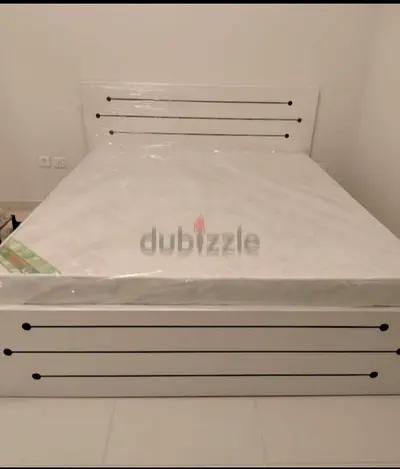 BRAND NEW QUEEN SIZE WOOD BED MDF WITH MATTRESS 150X190 CM