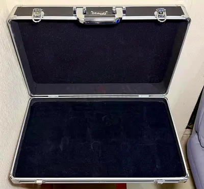 Stagg 25016291 Effects Pedals Case, 55x11x33 cm (L x W x H), UPC-535