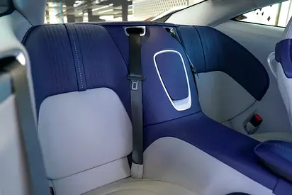 2018 Aston Martin DB11 — миниатюра 13