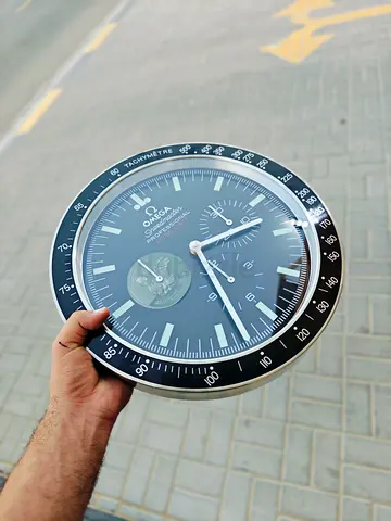 Wall clock omega