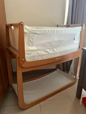 SnuzPod 4 Bedside Crib and Snuz 2 pack fitted sheets (As Is)