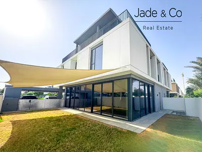 Community Expert | Vacant | Corner Unit