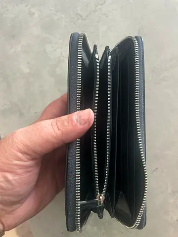 Original Gucci Black Zip-Around Leather Wallet with Multiple Card Slots