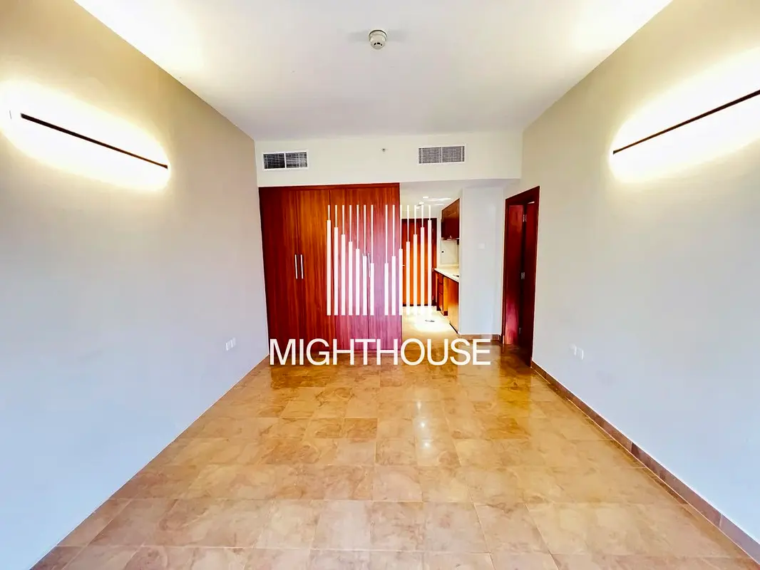 Spacious 1BR | Road View | Fully Upgraded