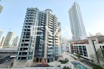 PRICE DROPPED | NEXT TO METRO | VACANT AND READY