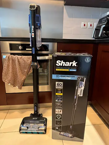 Shark Cordless Stick Pro Vacuum with Powerfins