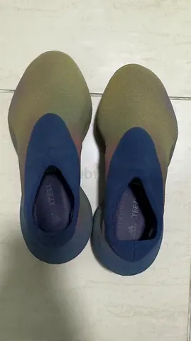 Yeezy size EU 42