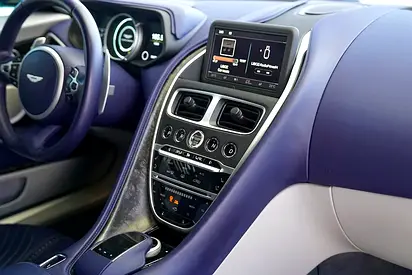 2018 Aston Martin DB11 — миниатюра 12