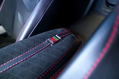 2019 Aston Martin DBS 照片 13