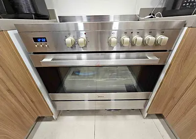 Stainless steel freestanding electric oven with stovetop - good working condition