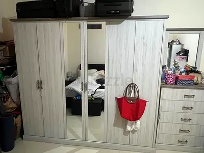 Wardrobe in great condition with drawers