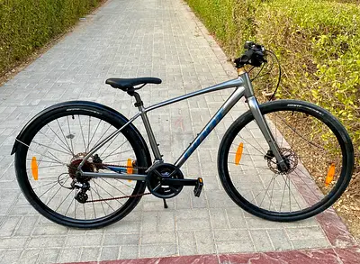Giant Escape 2 Hybrid Bike, Small Frame, Hydraulic Brakes, 29 inch wheels.
