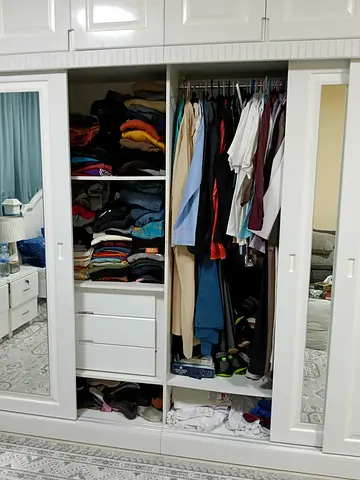 White Sliding Door Wardrobe with Mirrors – Good Condition