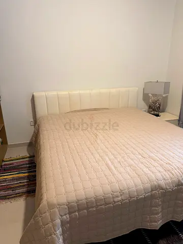Bed with bedside table+ Lamp