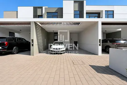 Vacant | Family Home | Close to Park and Pool