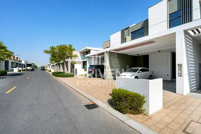 Vacant | Family Home | Close to Park and Pool