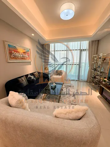 One bedroom and living room in Gulf Towers with gym, swimming pool and private parking. Enjoy elega