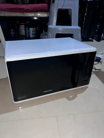 Samsung Countertop Microwave Oven - Good Condition