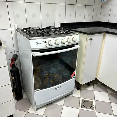Midea 4-Burner Gas Cooker with Oven - Good Working Condition