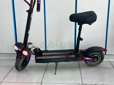 E10 electric scooter with seat - sturdy off-road tyres good condition, all working