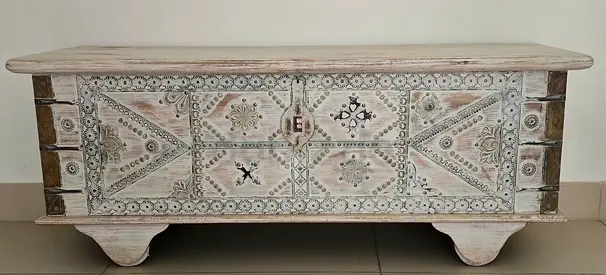 Chest for blankets