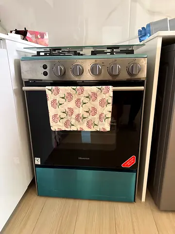 H freestanding gas cooker with oven never used. Plastic and stickers still on
