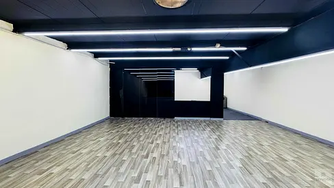 Commercial Warehouse / Showroom for Rent – Ready to Move | Prime Frontage Location