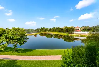 Fully Modified & Upgraded On the Lake 5 bedroom villa