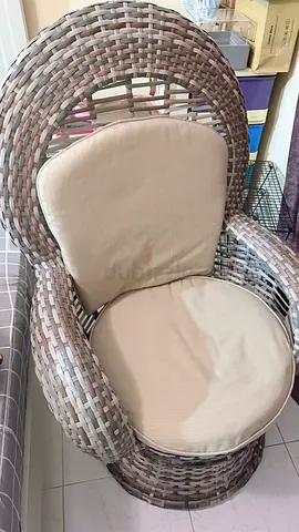 2 Wicker Swivel Chairs – Excellent Condition