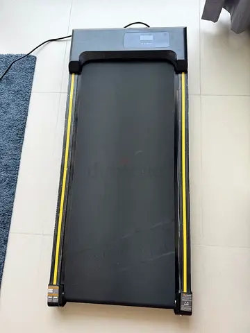 Compact under desk electric treadmill / walking pad — good working condition