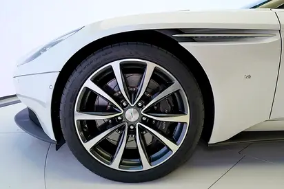 2019 Aston Martin DB11 缩略图 6