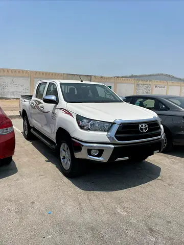 Toyota Hilux Double Cab DLX 2025 GCC Specs