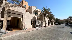 Big backyard 4Br Maid n driver room villa Parking