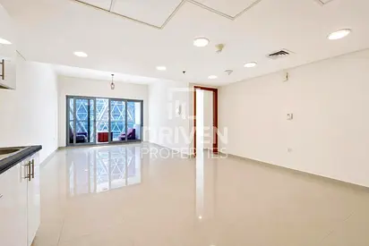 Spacious Unit | Low Floor | Close to Metro