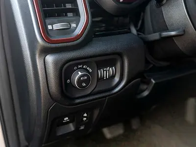 صورة 13 لـ 2025 RAM 1500